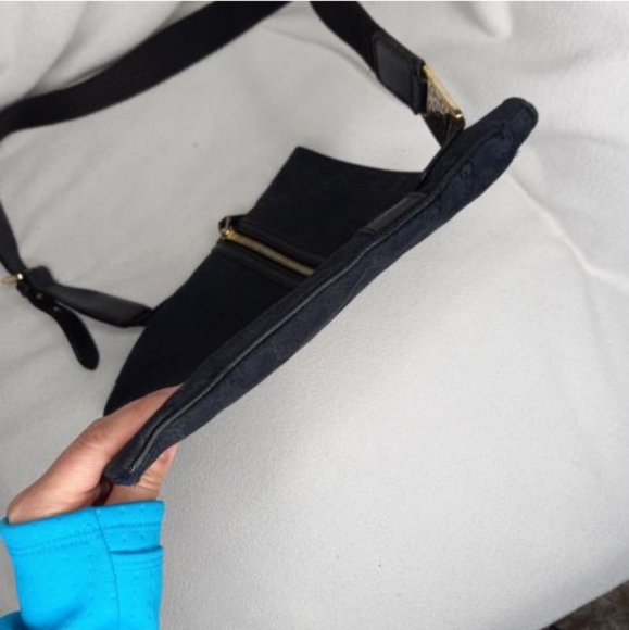 Authentic Gucci GG Monogram Supreme Horsebit Messenger Crossbody Bag - Picture 7 of 12